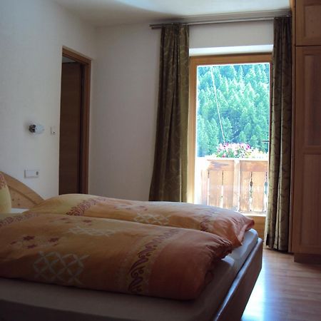 Haus Fliri Hotel Curon Venosta Szoba fotó