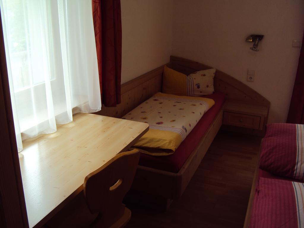 Haus Fliri Hotel Curon Venosta Szoba fotó