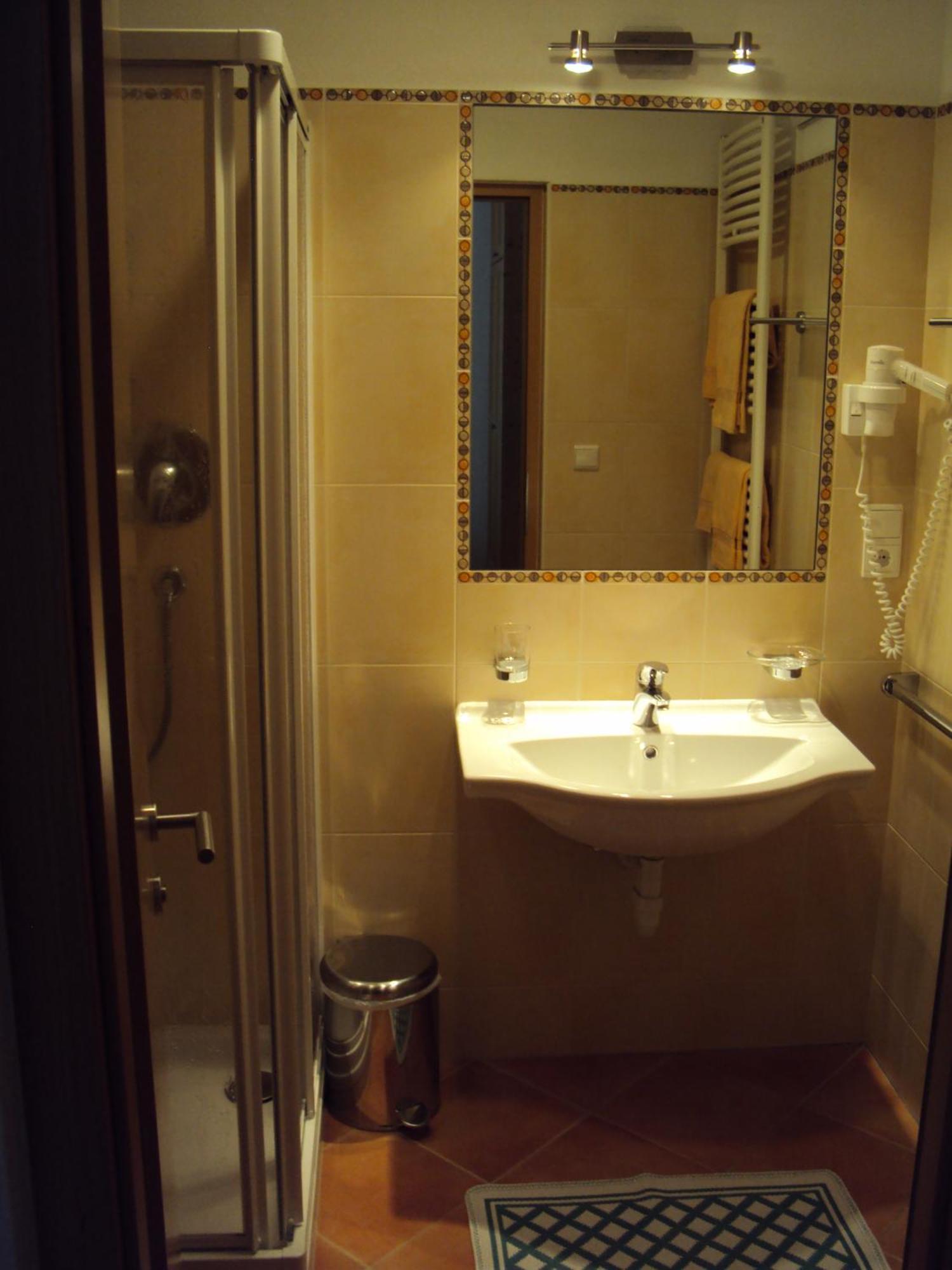 Haus Fliri Hotel Curon Venosta Szoba fotó