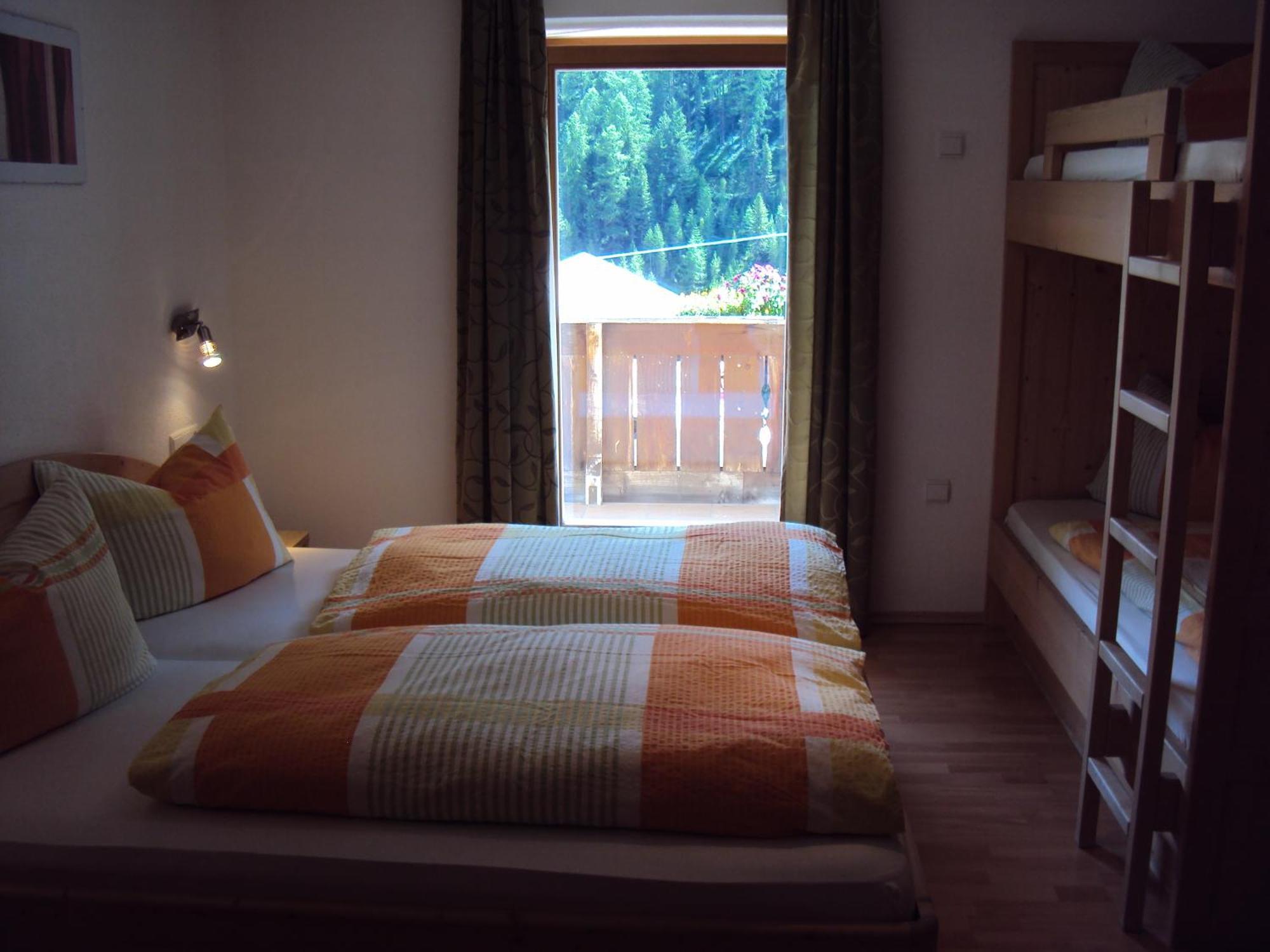 Haus Fliri Hotel Curon Venosta Szoba fotó