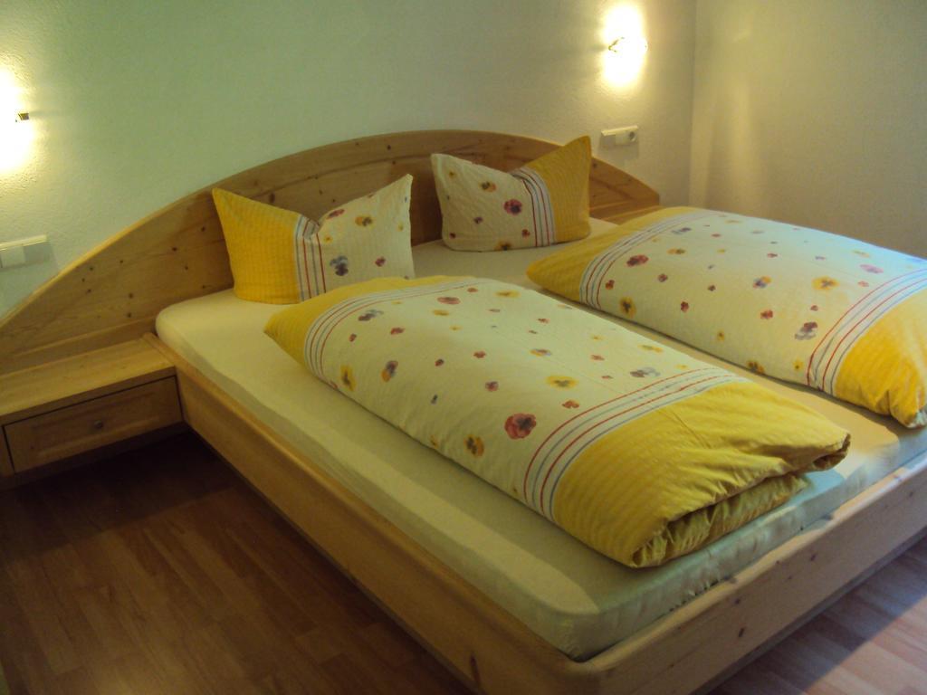 Haus Fliri Hotel Curon Venosta Szoba fotó