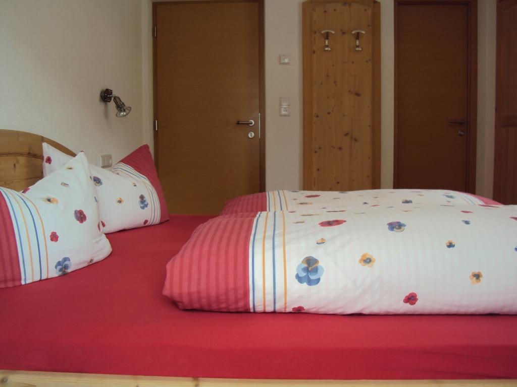 Haus Fliri Hotel Curon Venosta Szoba fotó