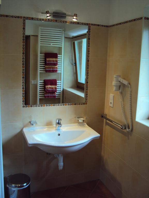 Haus Fliri Hotel Curon Venosta Szoba fotó