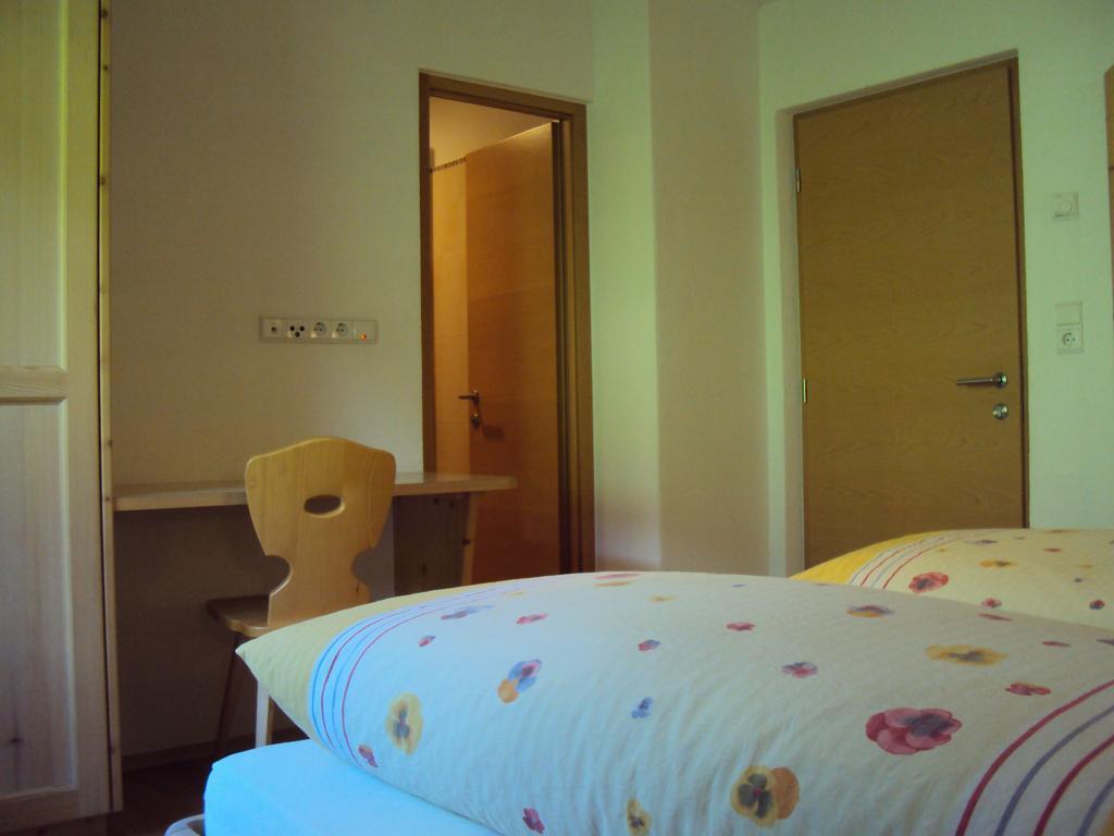 Haus Fliri Hotel Curon Venosta Szoba fotó