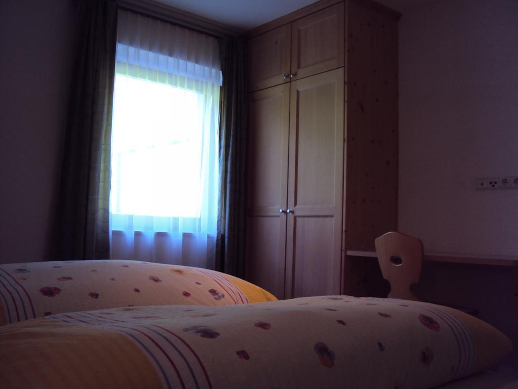 Haus Fliri Hotel Curon Venosta Szoba fotó