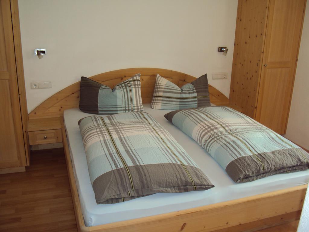 Haus Fliri Hotel Curon Venosta Szoba fotó